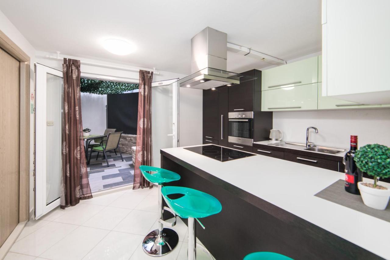 Villa Jadranka Apartments Tučepi Eksteriør billede